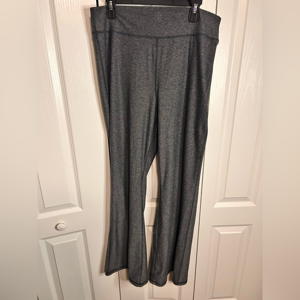 Old Navy Womens XL Gray‎ Go Dry Cloud + Boot Cut Leggings Flare Gym Athleisure